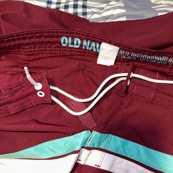 Burgundy Old Navy board shorts size 38 - Picture 4 of 5
